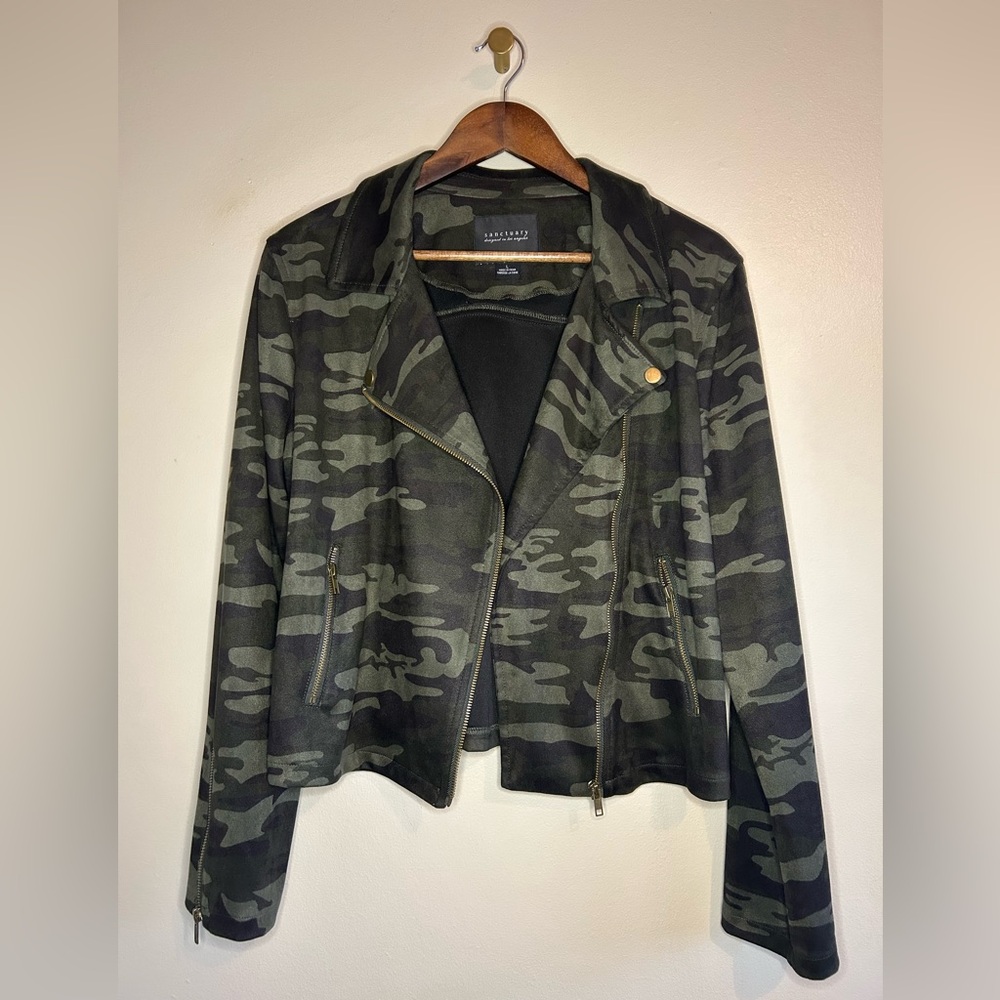 Sanctuary Faux Suede Green Camo Moto Jacket with zipper size Large
